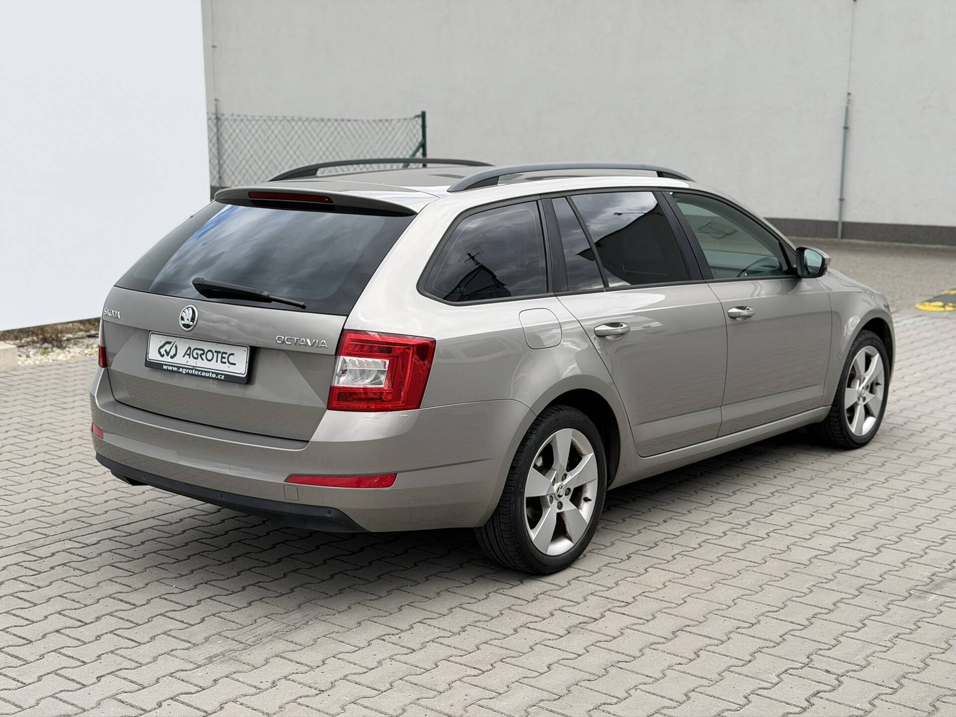 product-gallery-image