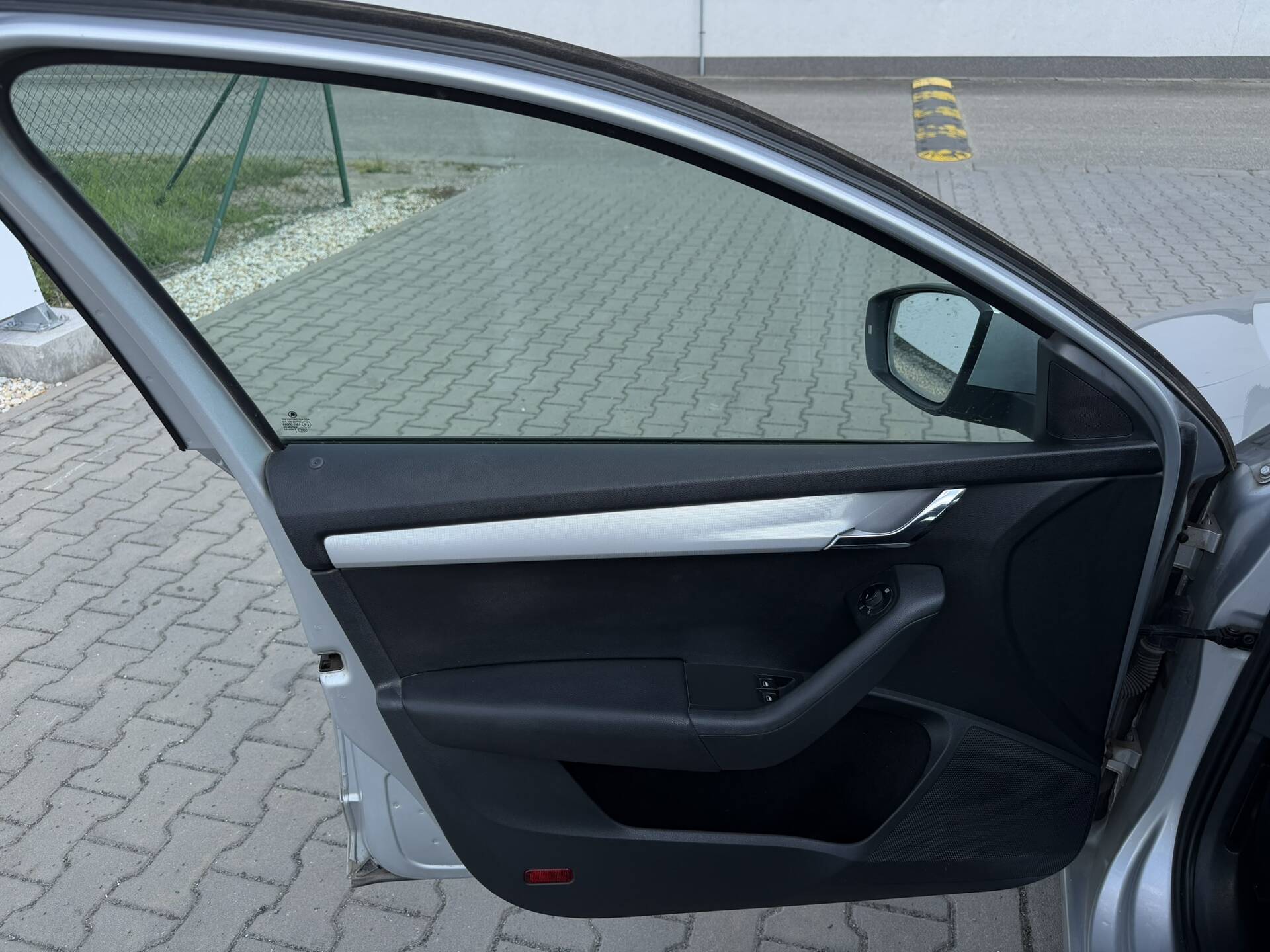 product-gallery-image