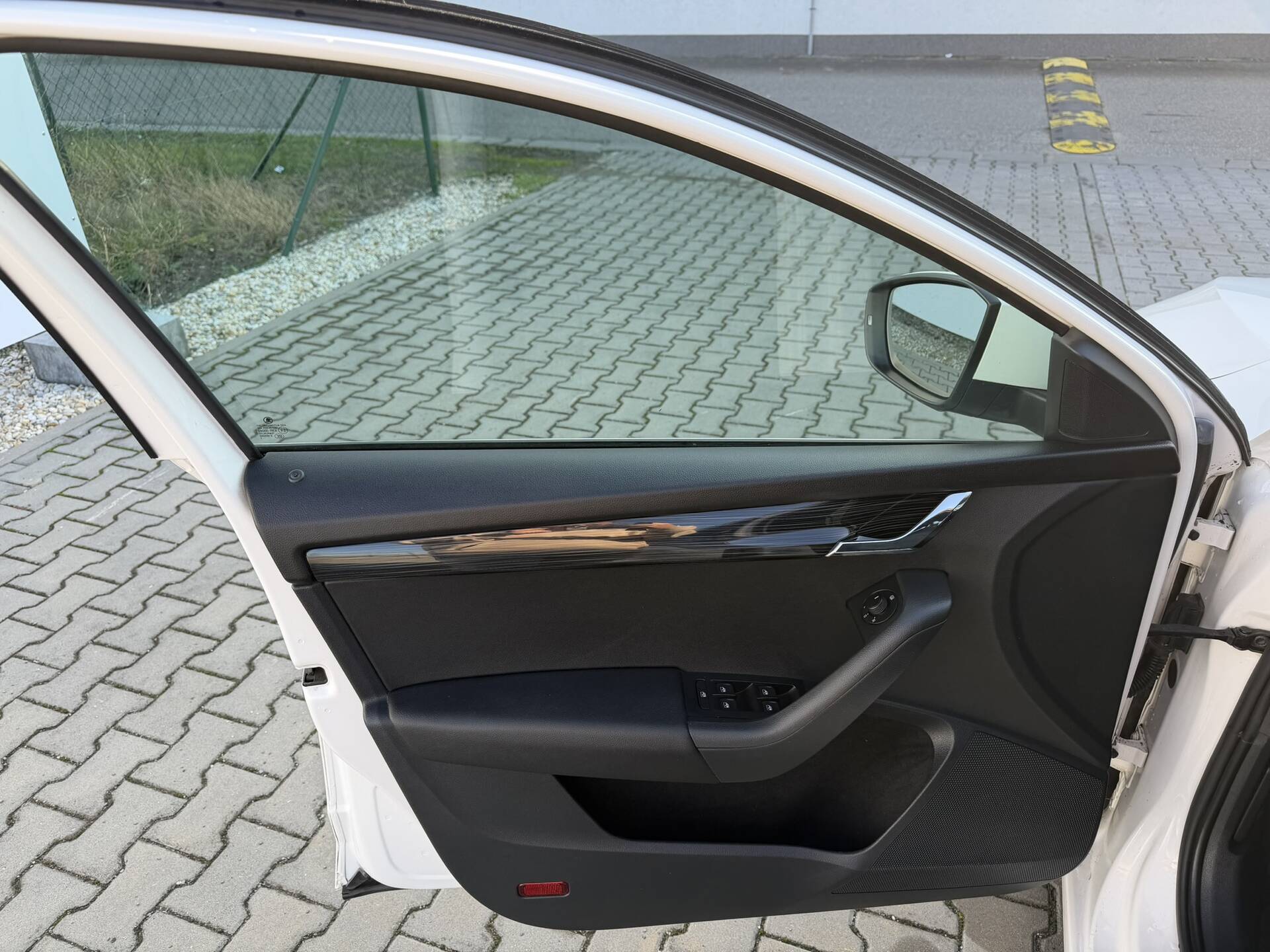 product-gallery-image