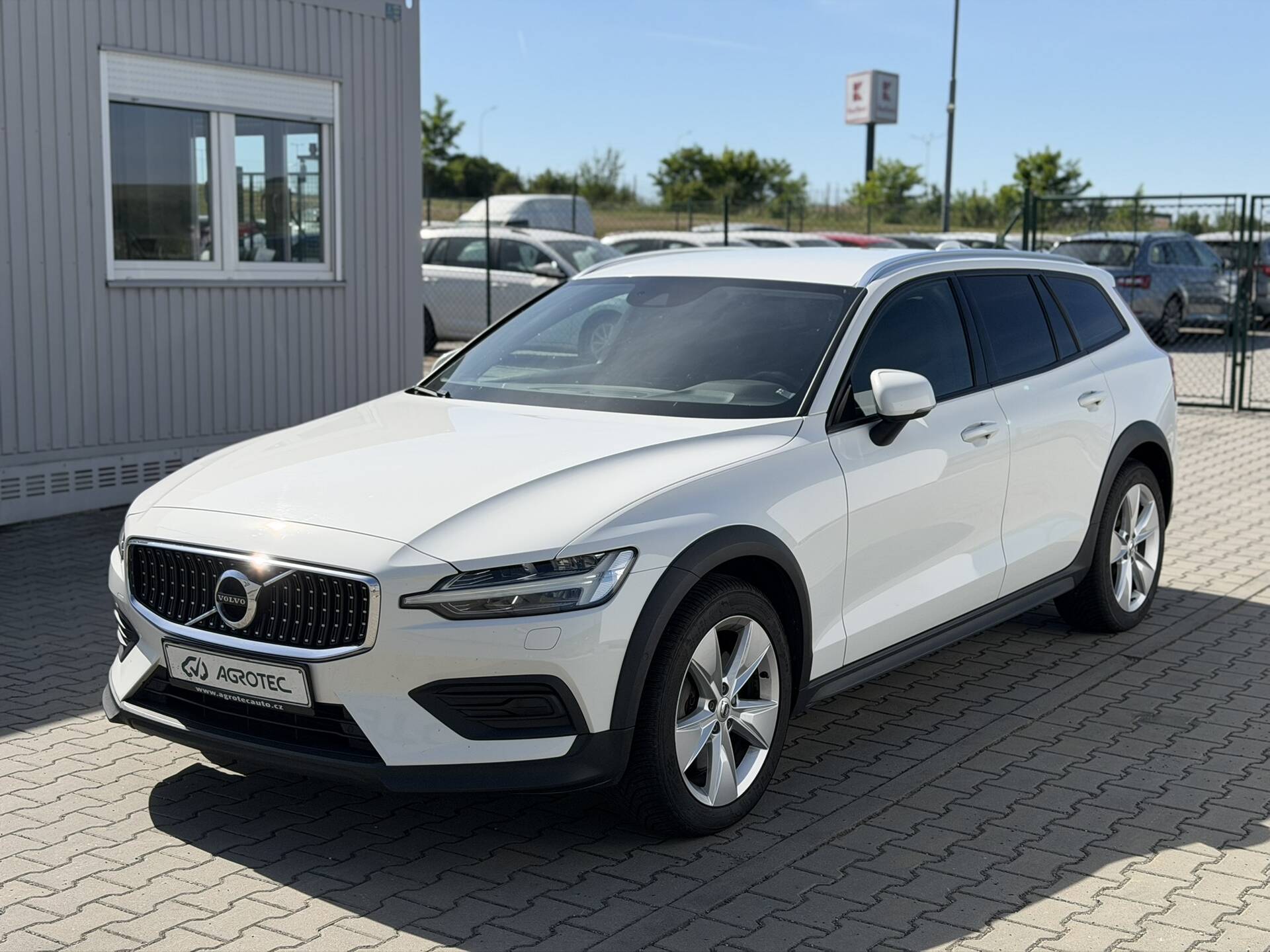 Volvo V60 2.0 D4 140 kW CROSS COUNTRY 4x4