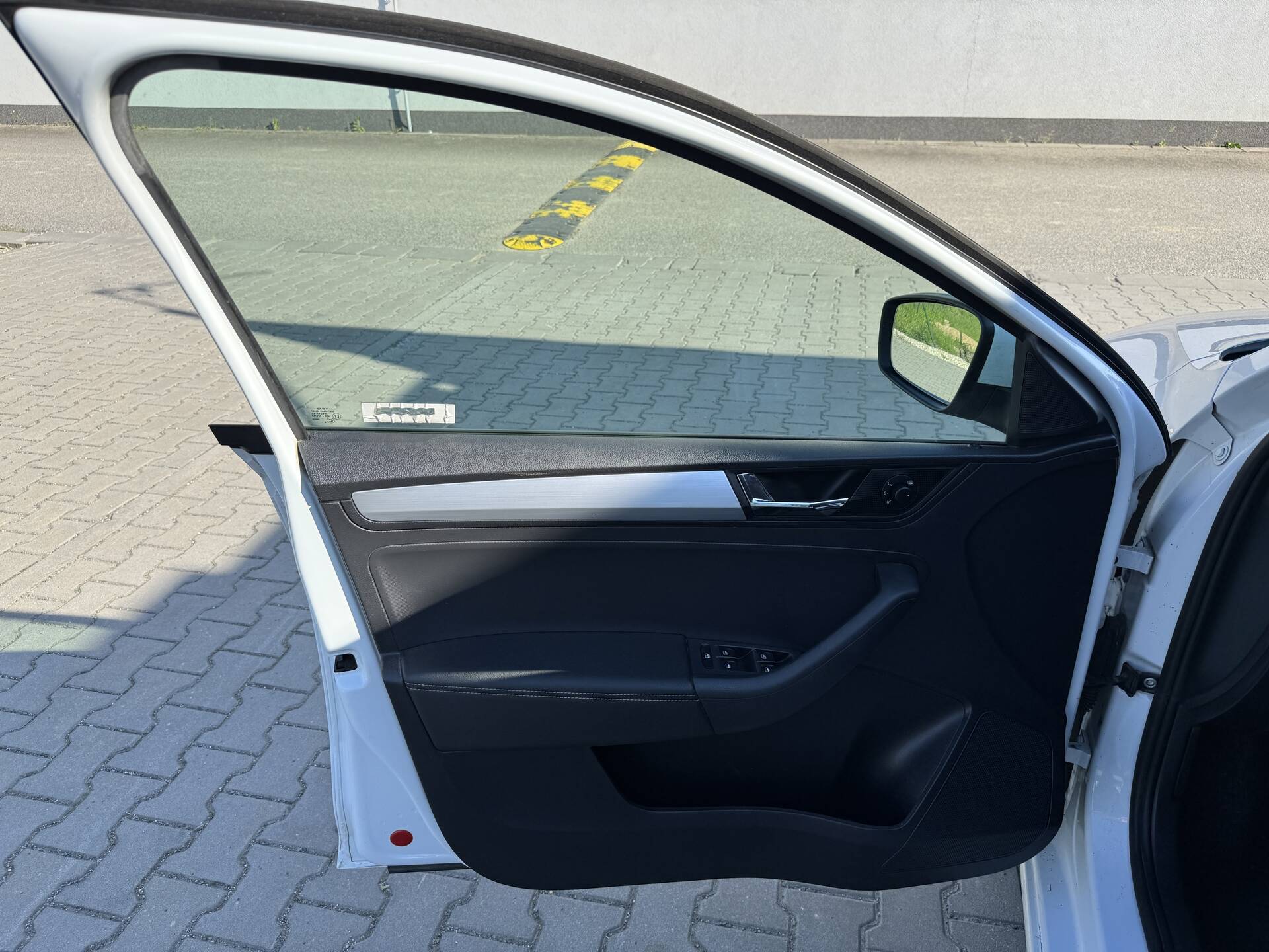 product-gallery-image