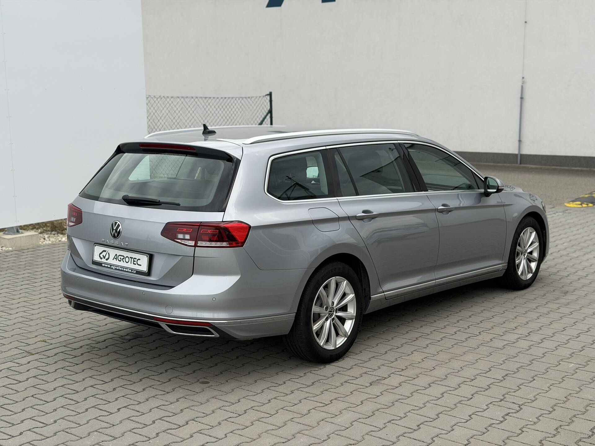 product-gallery-image