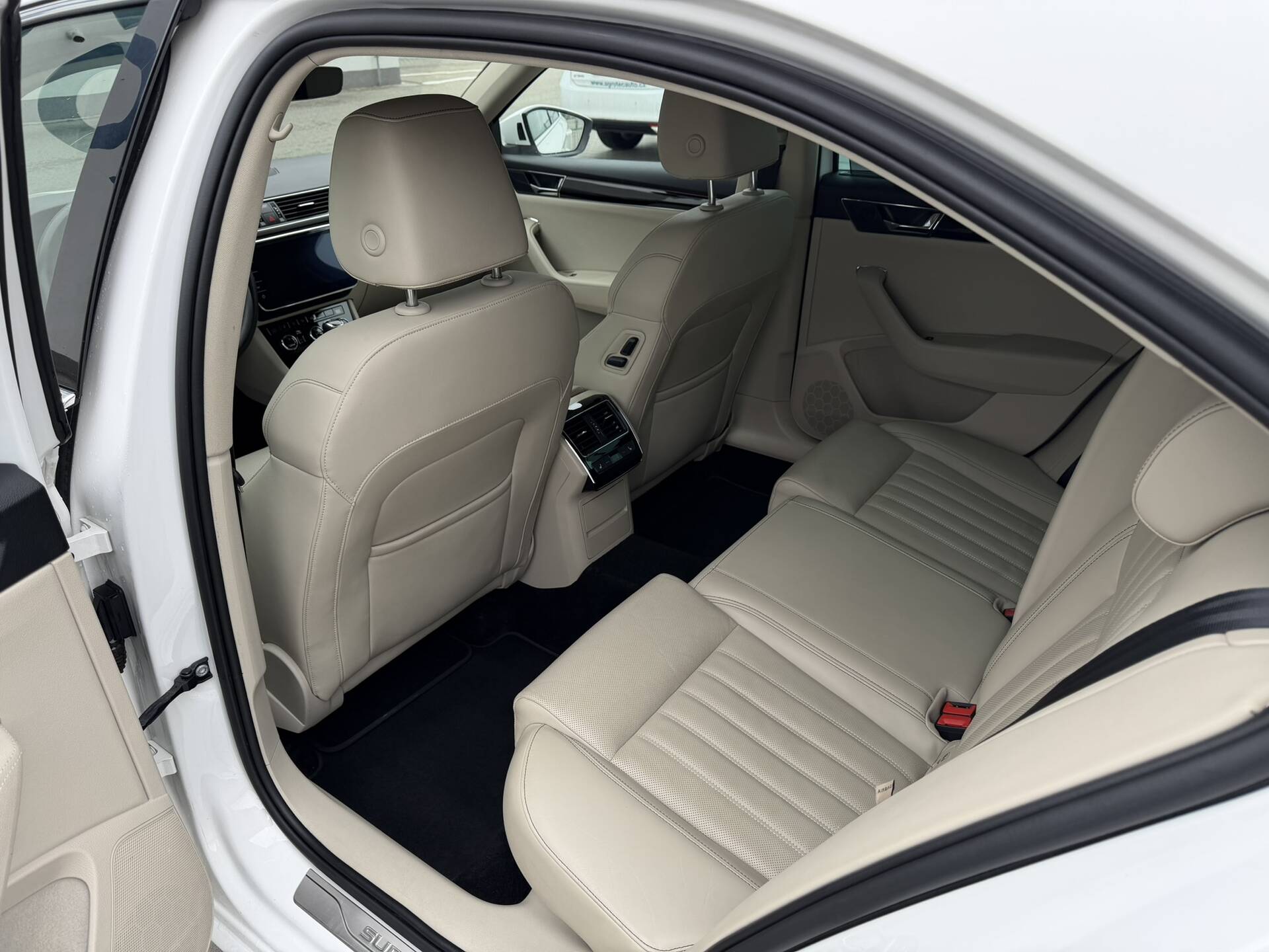 product-gallery-image