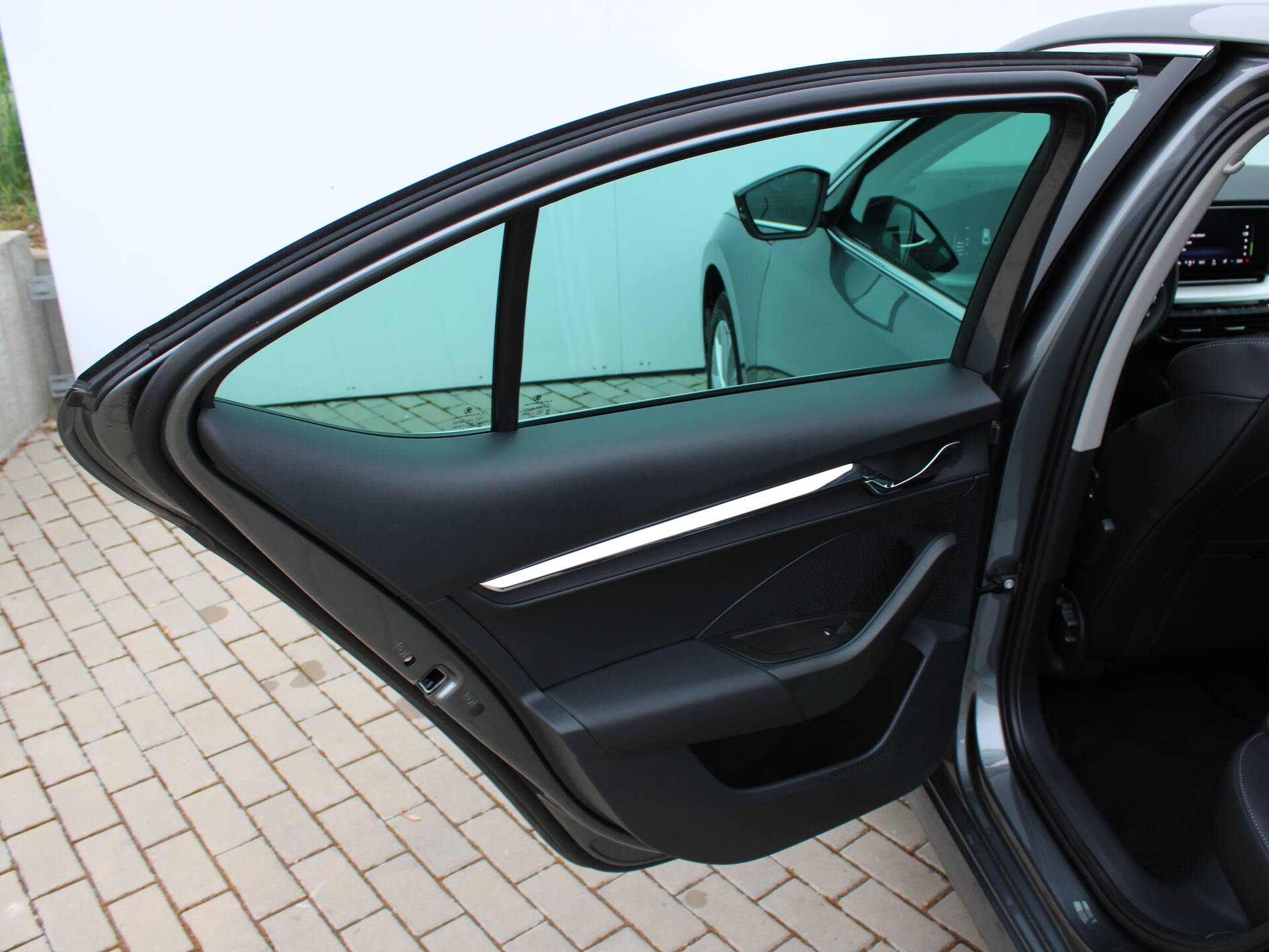 product-gallery-image