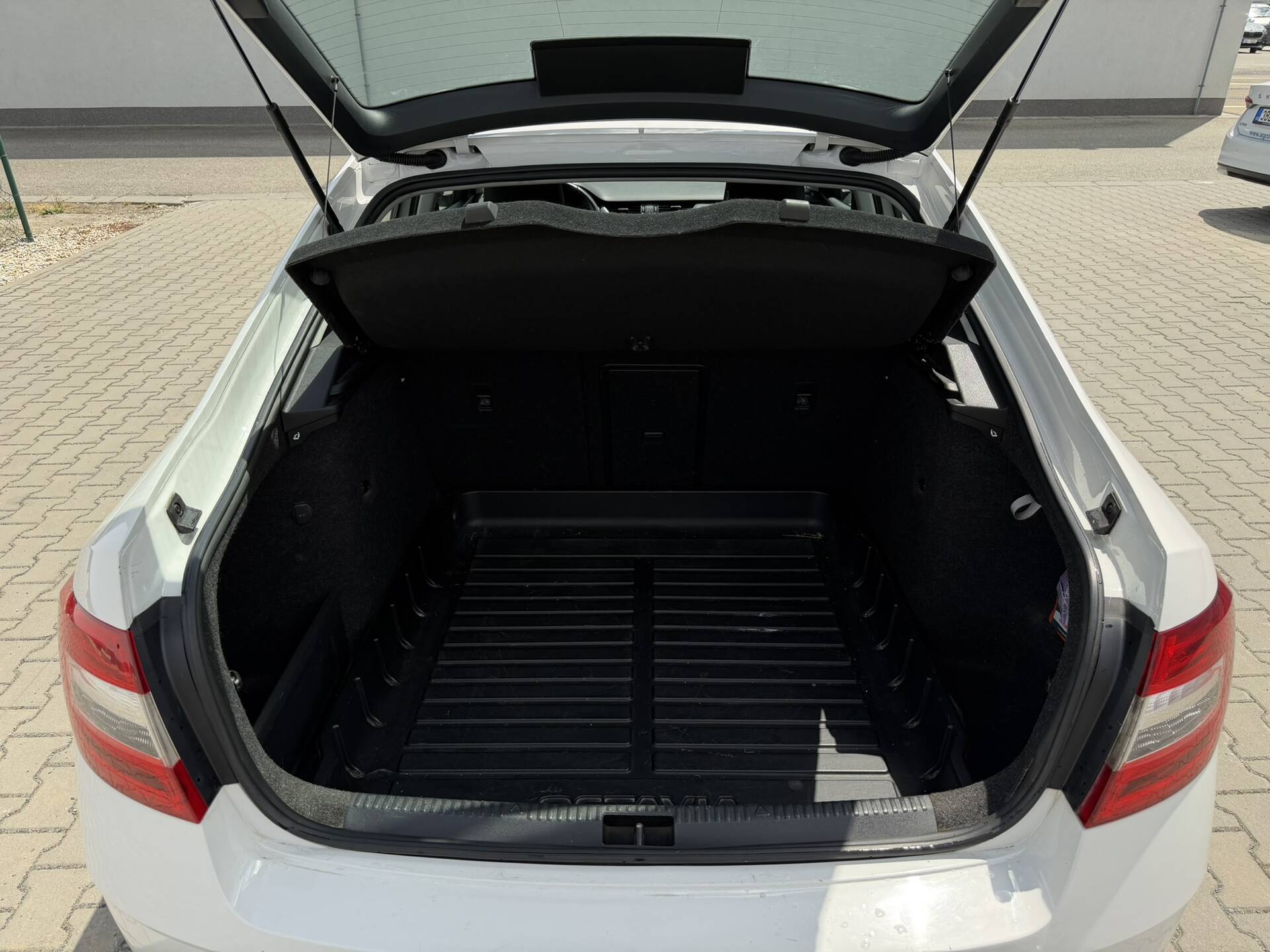 product-gallery-image