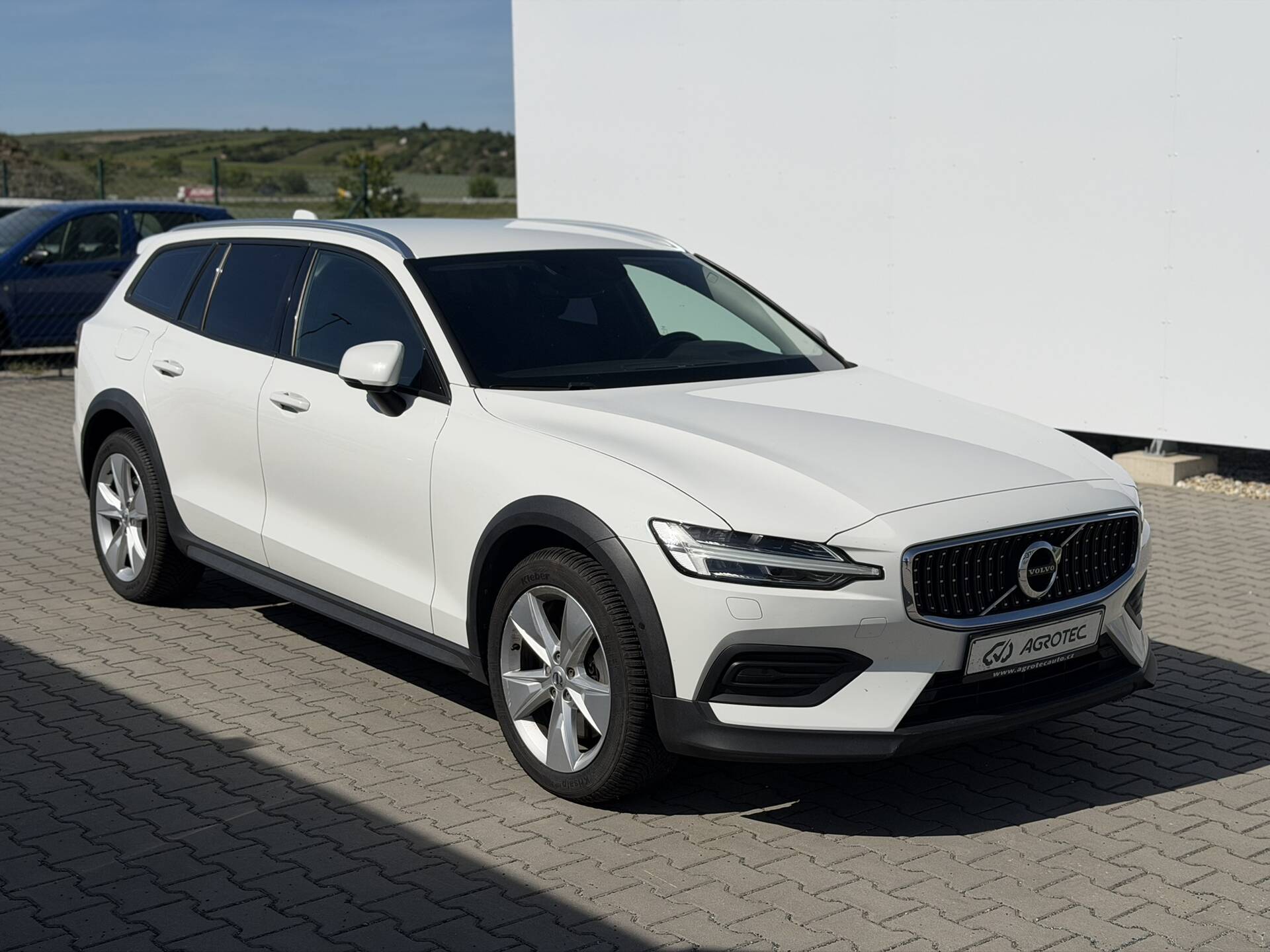Volvo V60 2.0 D4 140 kW CROSS COUNTRY 4x4