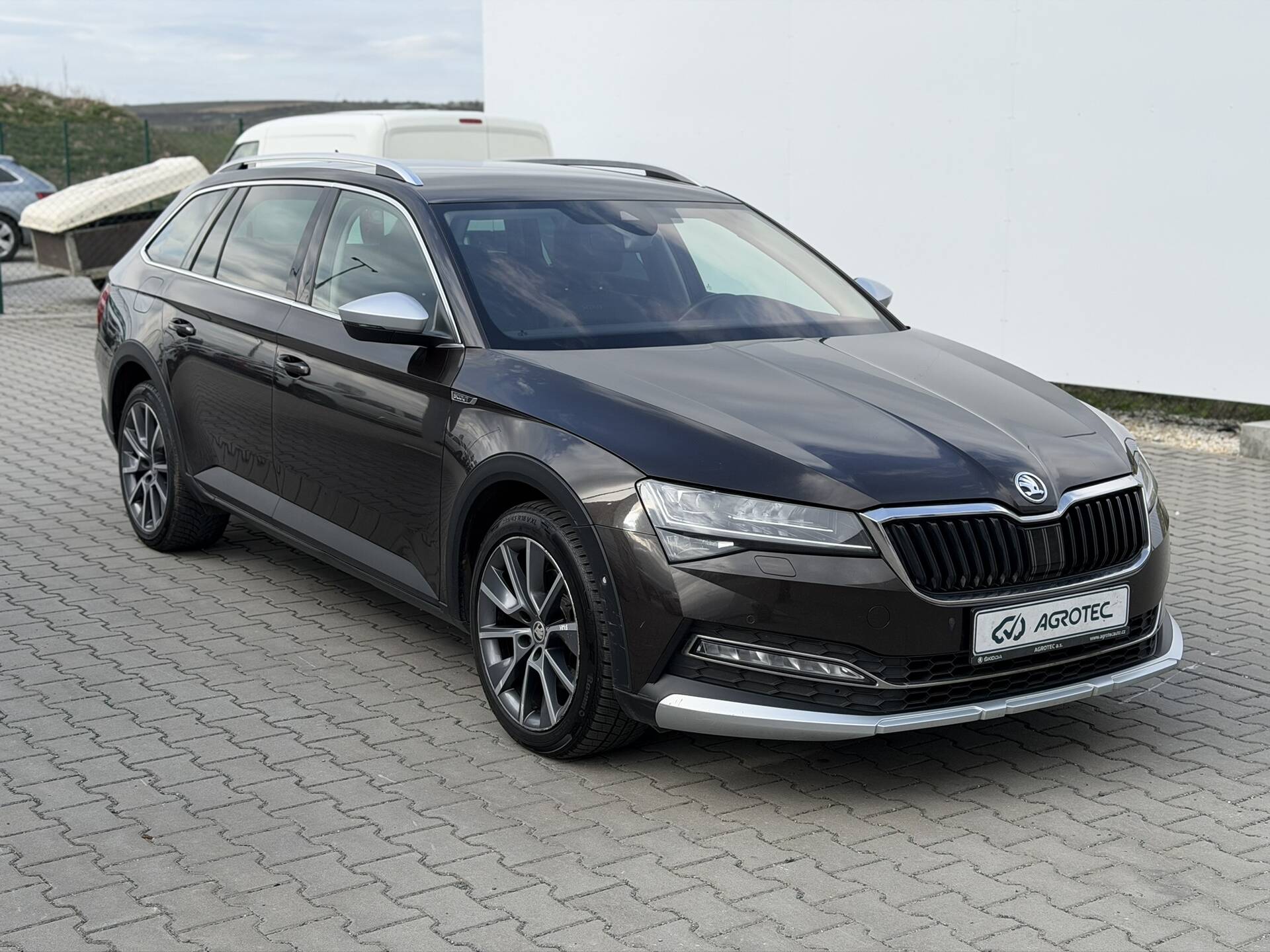 Skoda Superb 2.0 TDI 147kW Scout Combi 4x4 DSG